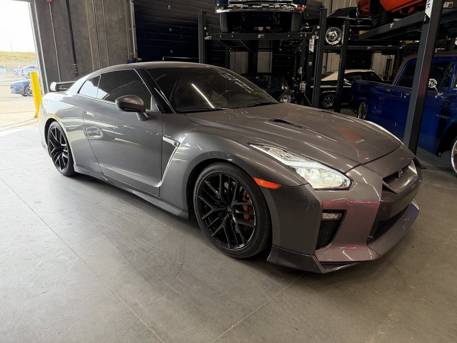 2018 Nissan GT-R Premium | 3.8L Twin-Turbo V6 | Aftermarket Exhaust | Aftermarket Bolt on Modifications Grey