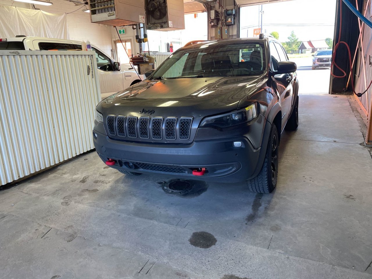 Jeep Cherokee TRAILHAWK 4X4 *CUIR* GR REMORQ *SIEGES VENTIL* NAV 2023 gray Saint-Jérôme - photo #0