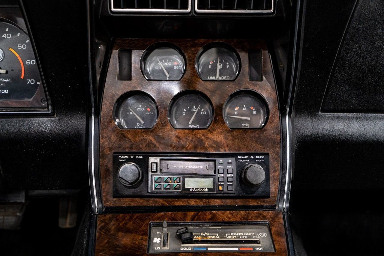 Phillips Motor Car Berlina Coupe Only 1 of 78 produced. Very rare | PRIX EN USD 1981 Blanc Montréal - photo #12