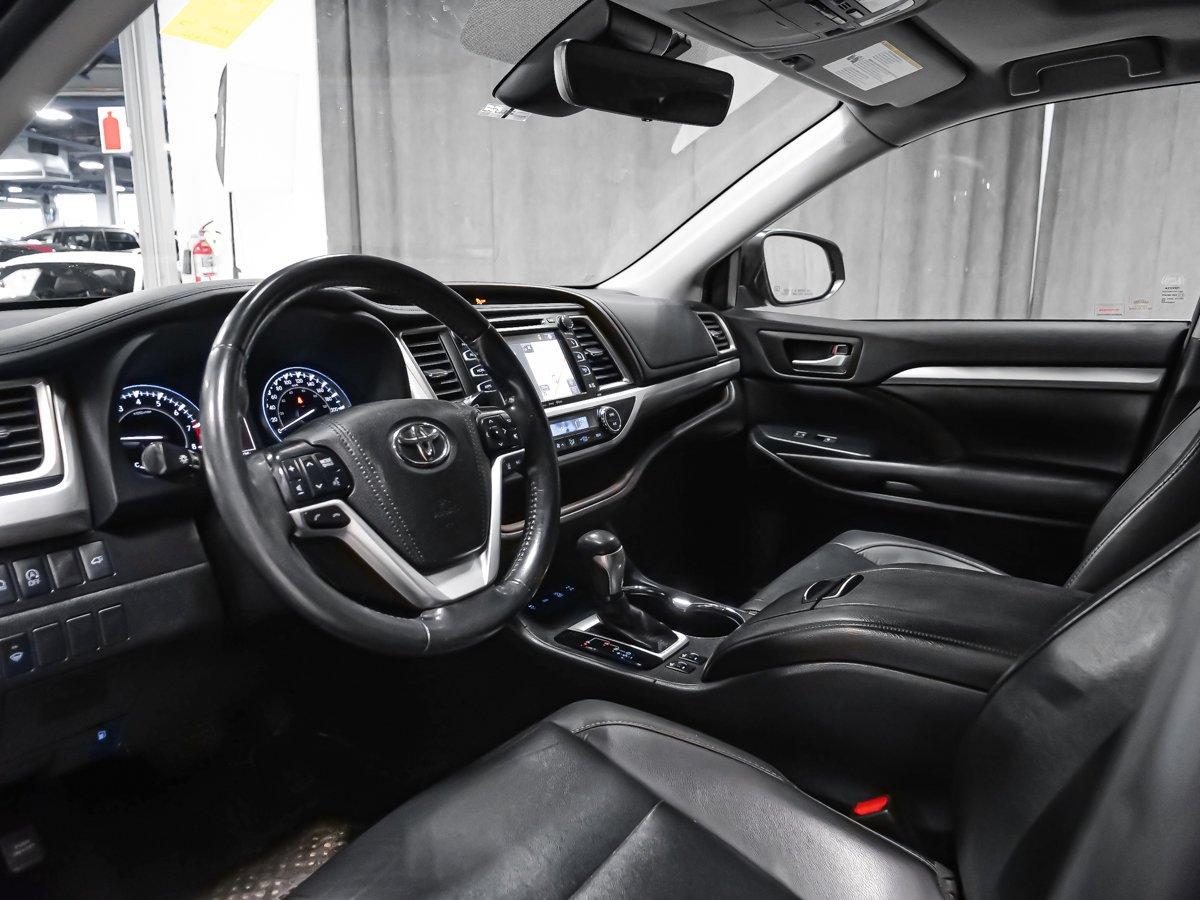 Toyota Highlander XLE 2019 Bleu Montréal - photo #1