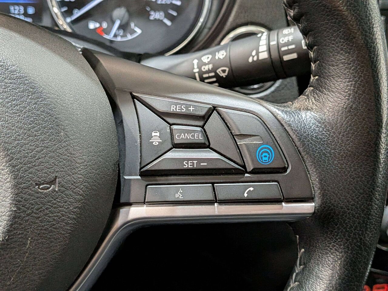 2023 Nissan Qashqai AWD SV CVT Grey Val-David - photo #14