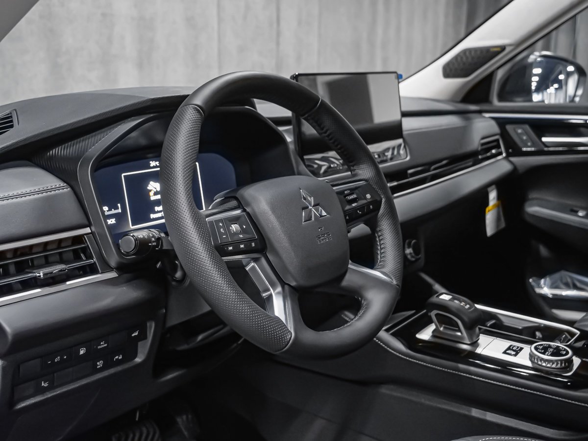 Mitsubishi Outlander PHEV GT 2026 Fini taillé diamant Noir de qualité supérieure Montréal - photo #7