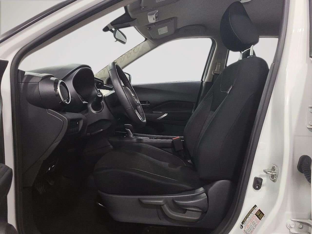 2025 Nissan KICKS PLAY S TA Grey Québec - photo #8
