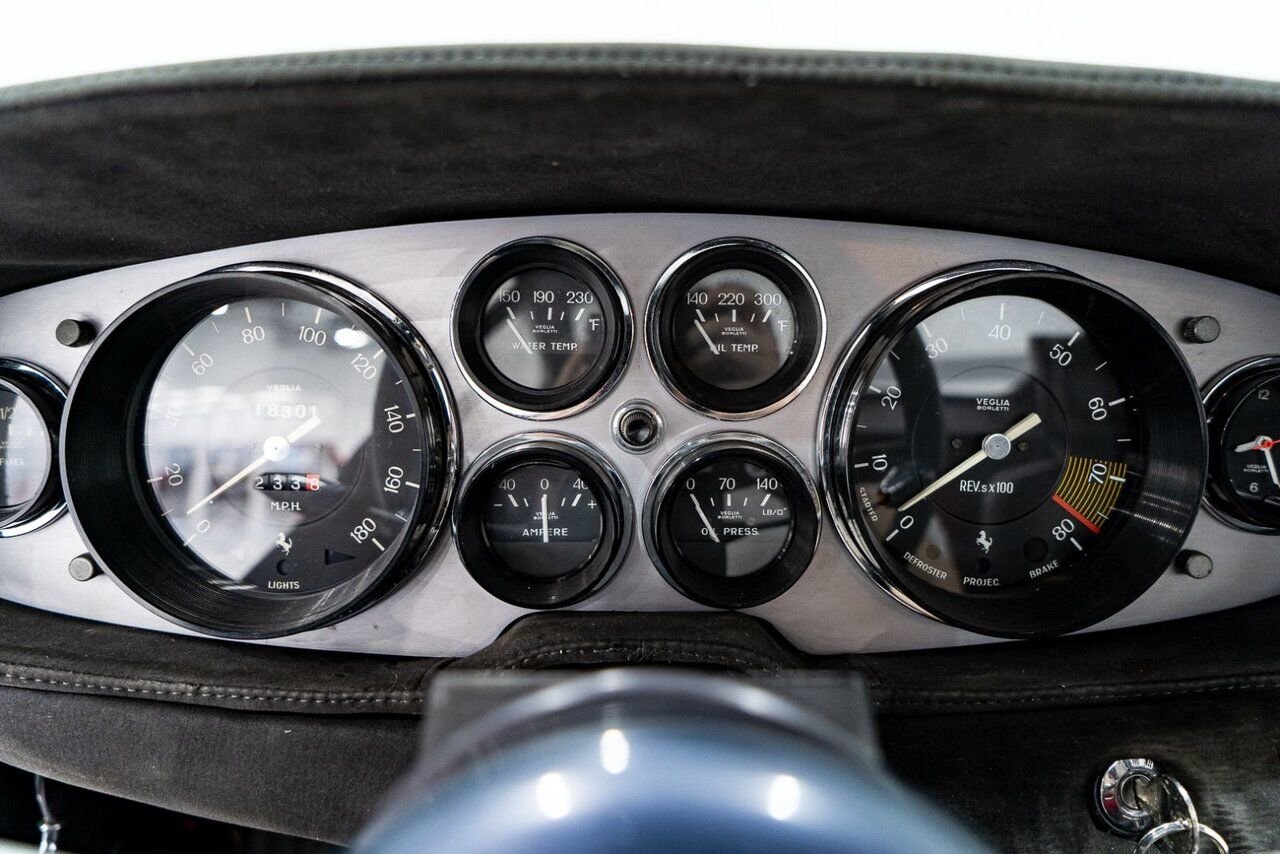Ferrari 365 GTB4 Daytona 18,301 miles With Orig Books/Tools/ Carbs / Filter Box 1973 Rouge Montréal - photo #78