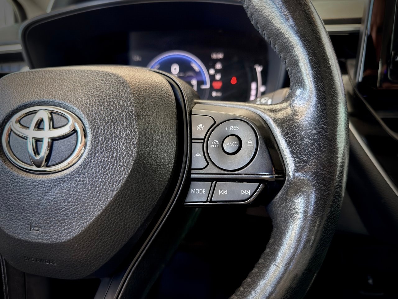 2023 Toyota Corolla LE White Notre-Dame-des-Prairies - photo #22