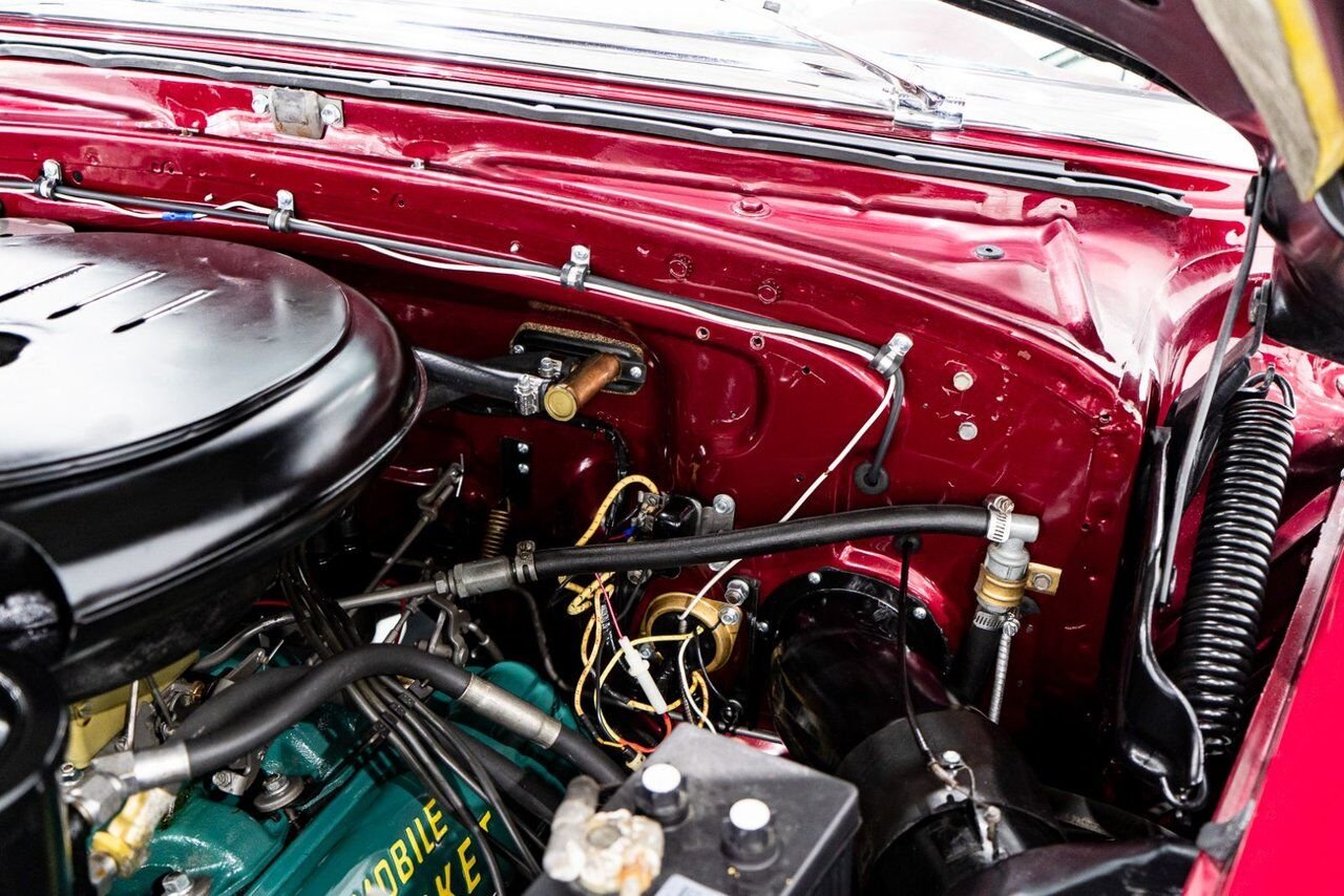 Oldsmobile 98 PRIX EN USD | Convertible Beautifully Presented from complete Restoration 1953 Rouge Montréal - photo #23