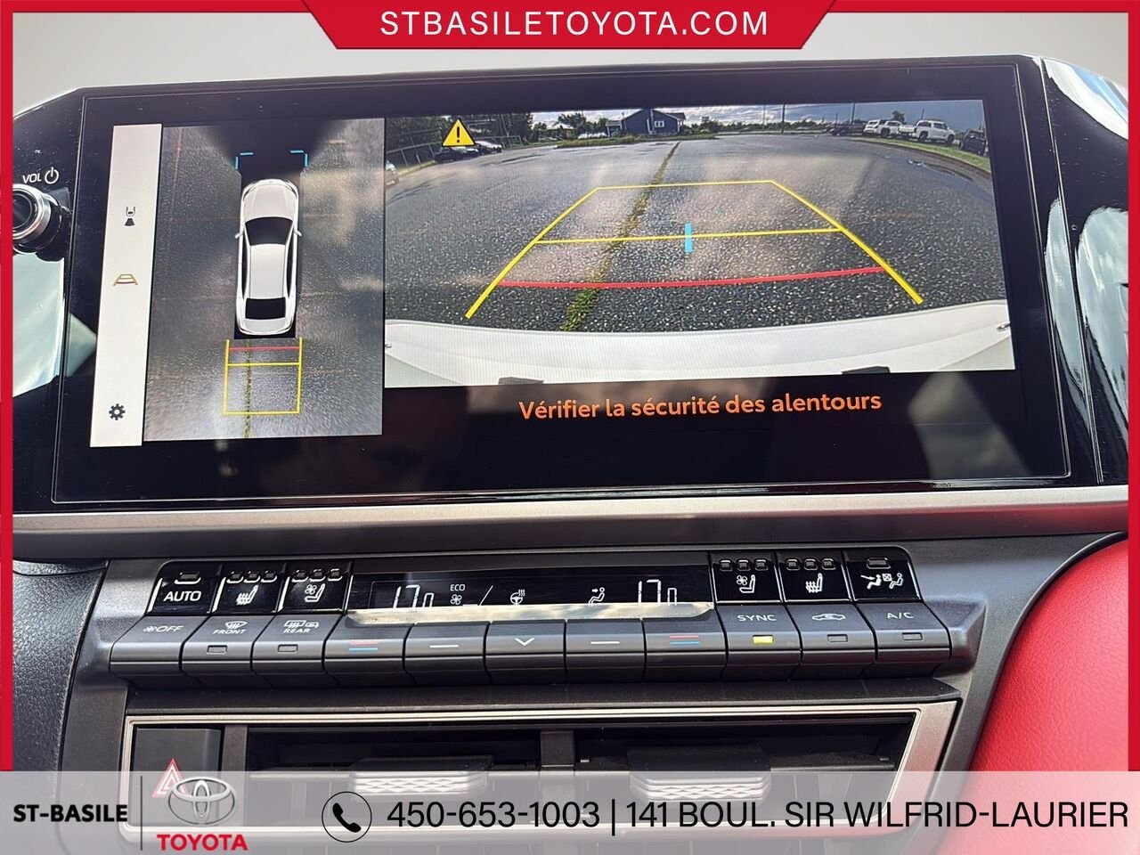 Toyota Camry Hybride 2025 Frisson glacé nacré avec toit noir Saint-Basile-le-Grand - photo #19