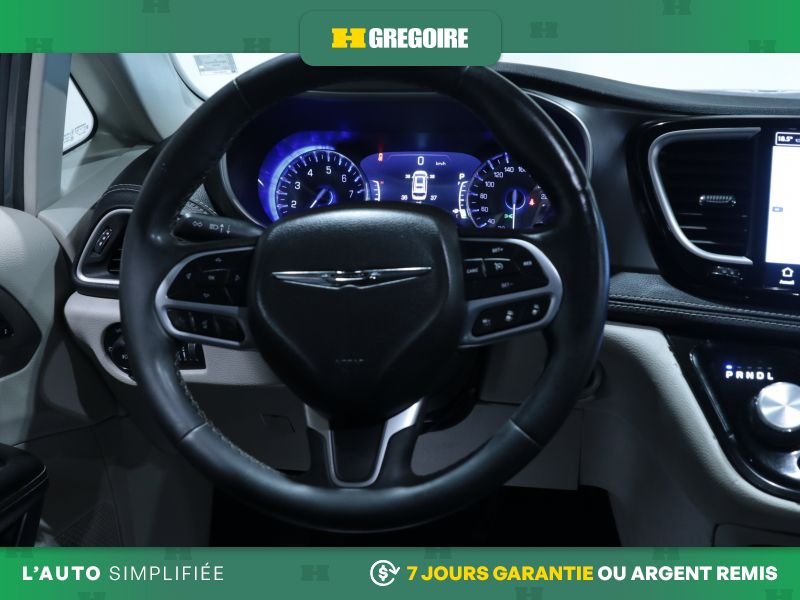 2022 Chrysler Pacifica Grey Laval - photo #18