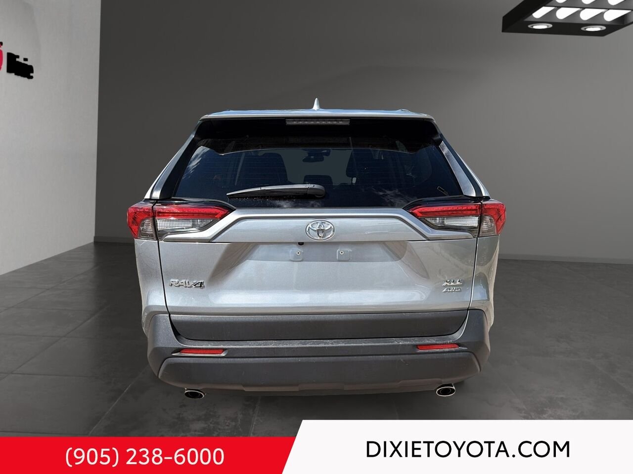 2023 Toyota RAV4 XLE PREMIUM AWD / HEATED SEATS / MOONROOF / LEATHER SURFACE / CARPLAY AND ANDROID AUTO Silver Sky Metallic Mississauga - photo #4