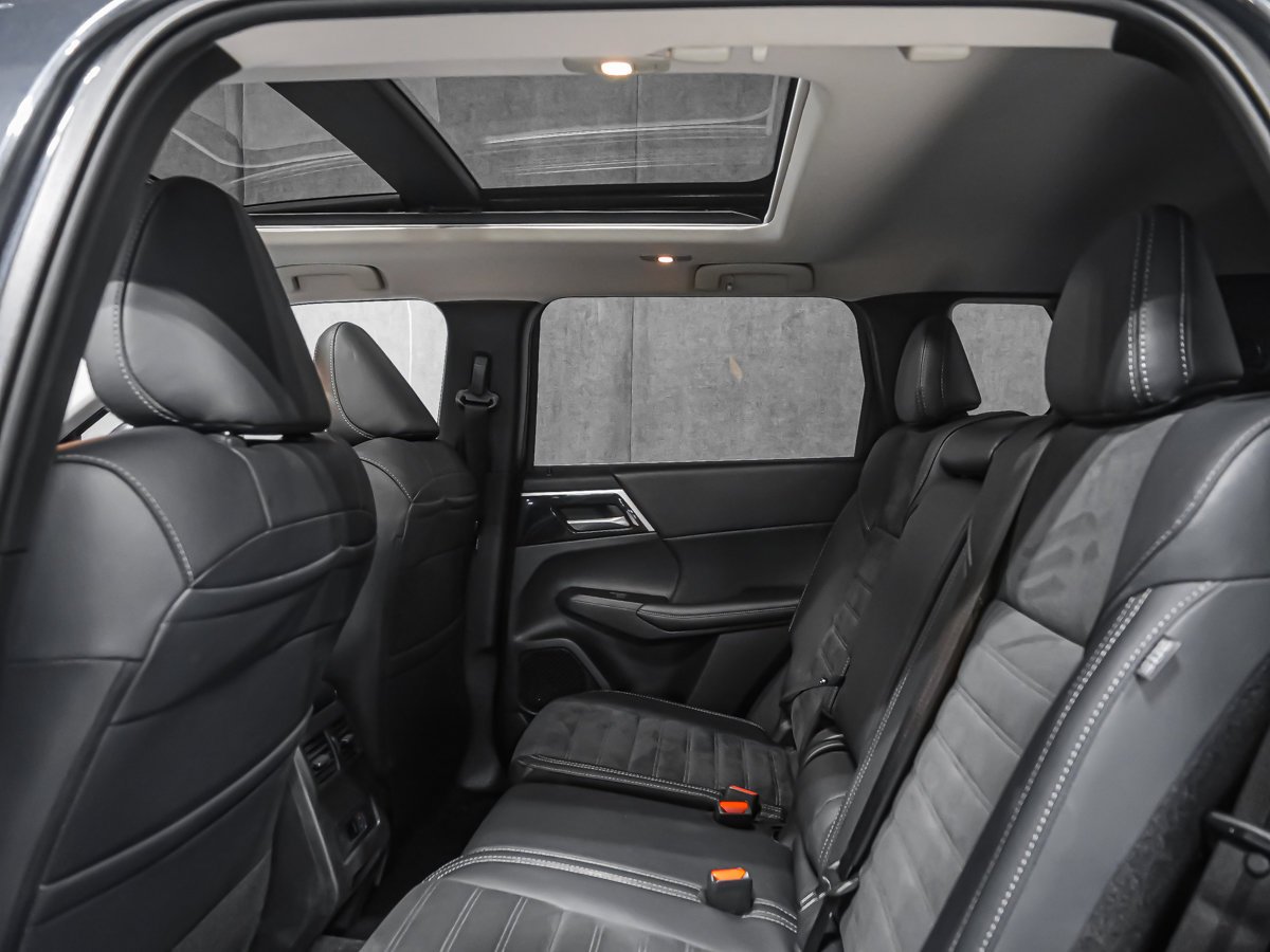 Mitsubishi Outlander LE 2024 Gris Montréal - photo #12