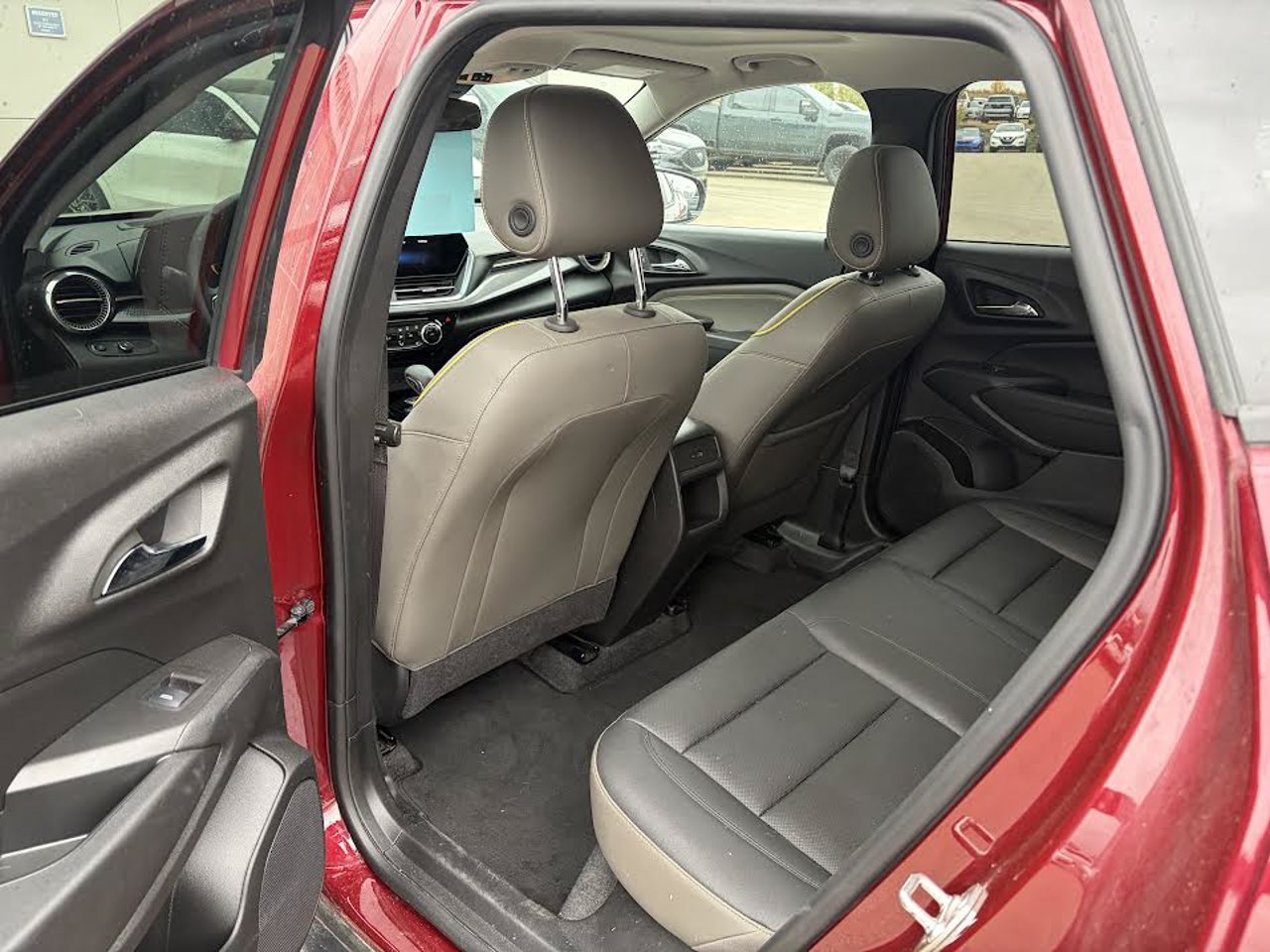2024 Chevrolet Trax FWD 4dr ACTIV Red Sherwood Park - photo #6