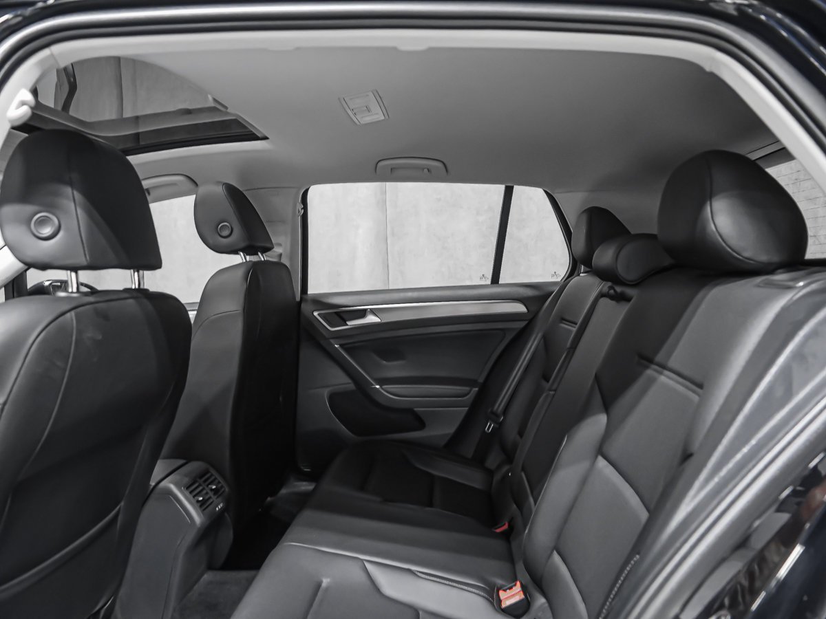 2017 Volkswagen Golf Black Montreal - photo #14