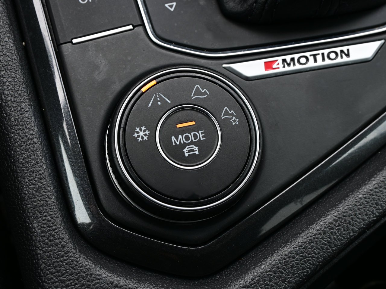 2018 Volkswagen Tiguan Highline 4MOTION White Sherwood Park - photo #30