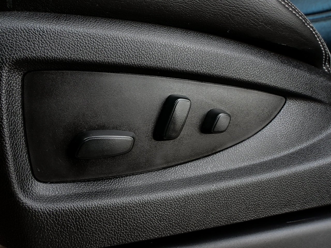 2017 GMC Yukon XL 4WD 4dr Denali Black Sherwood Park - photo #17