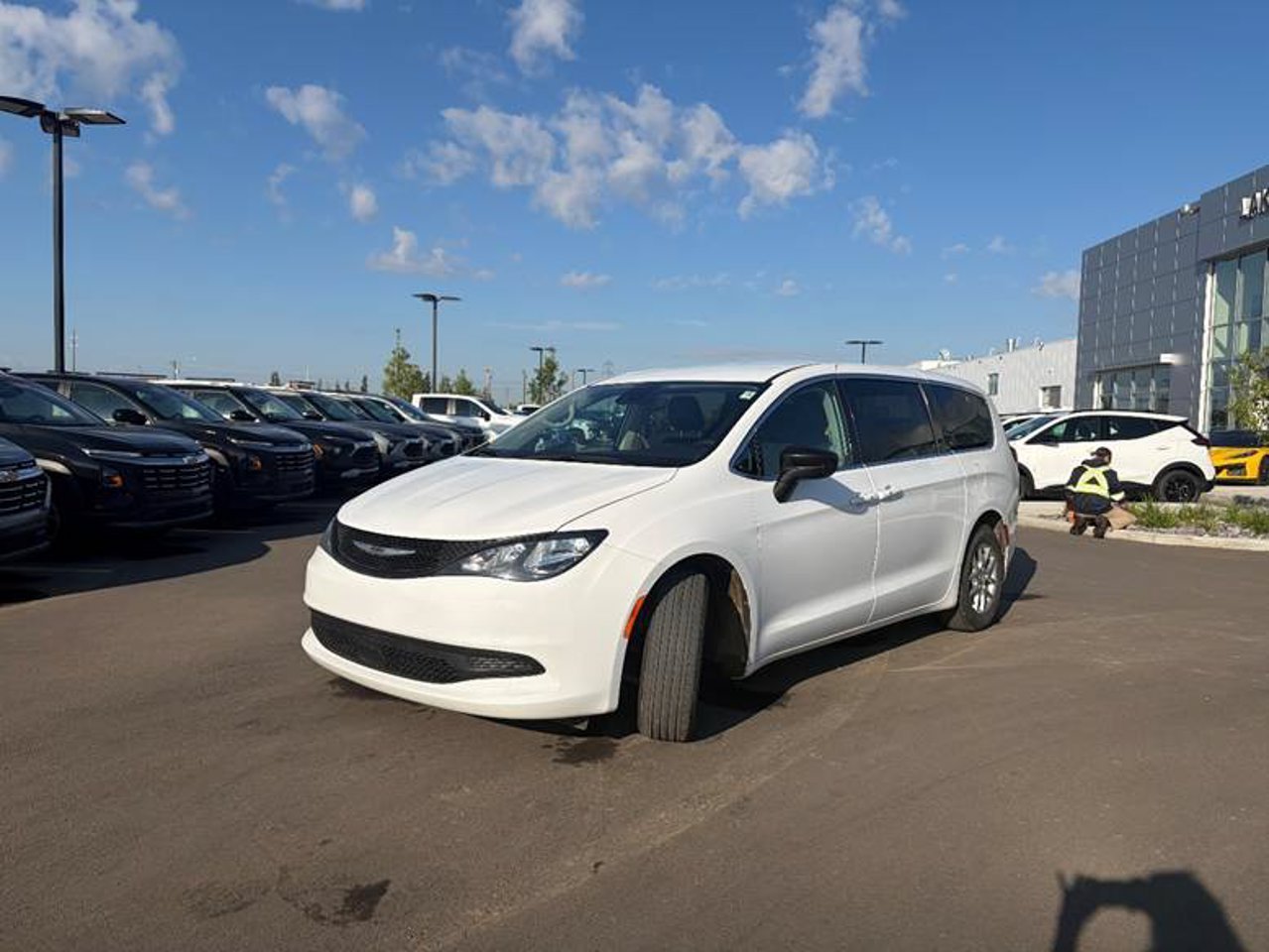 2024 Chrysler Grand Caravan SXT 2WD White Sherwood Park - photo #2