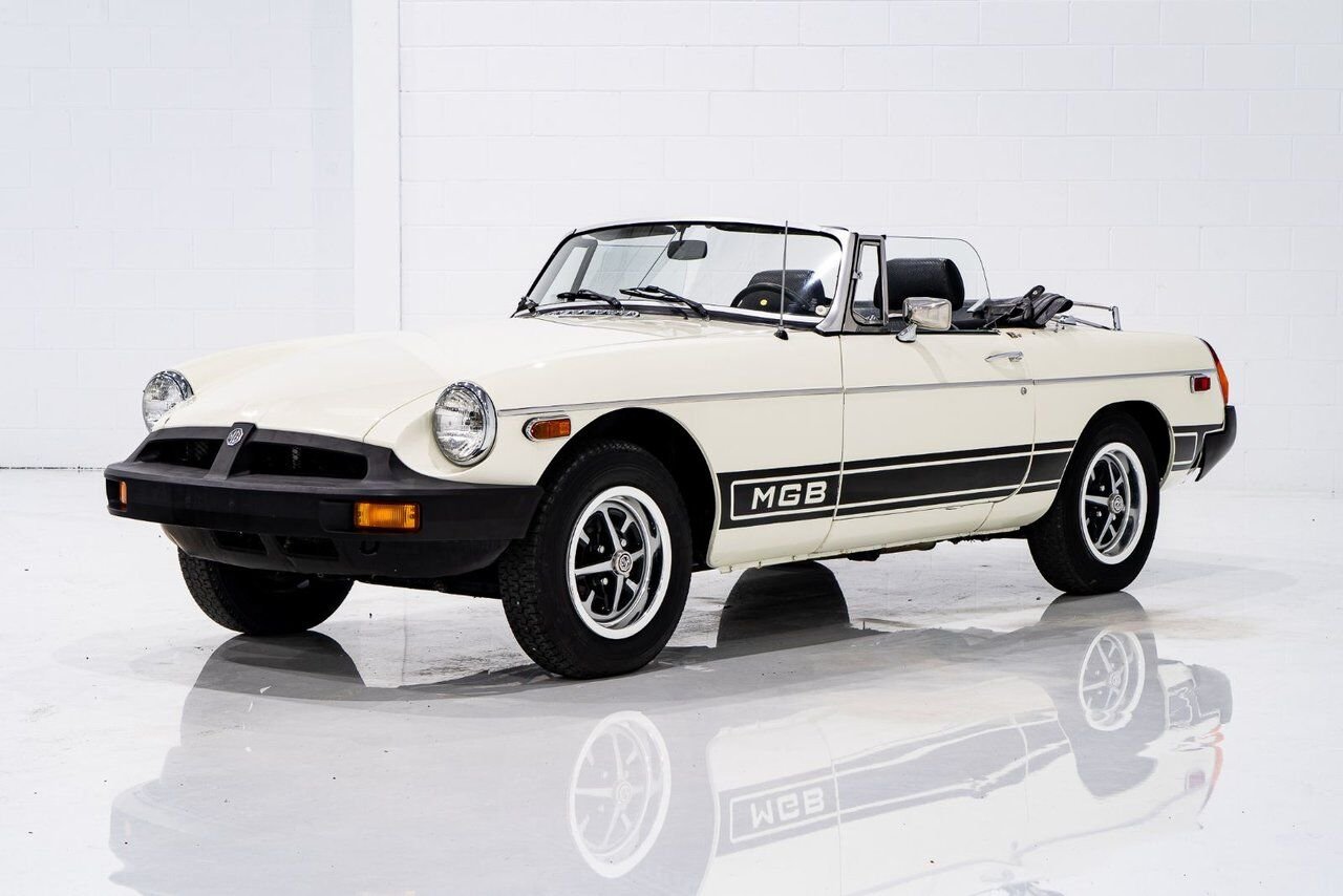 MG B Beautifully presented from former complete restoration 1979 Blanc Montréal - photo #44