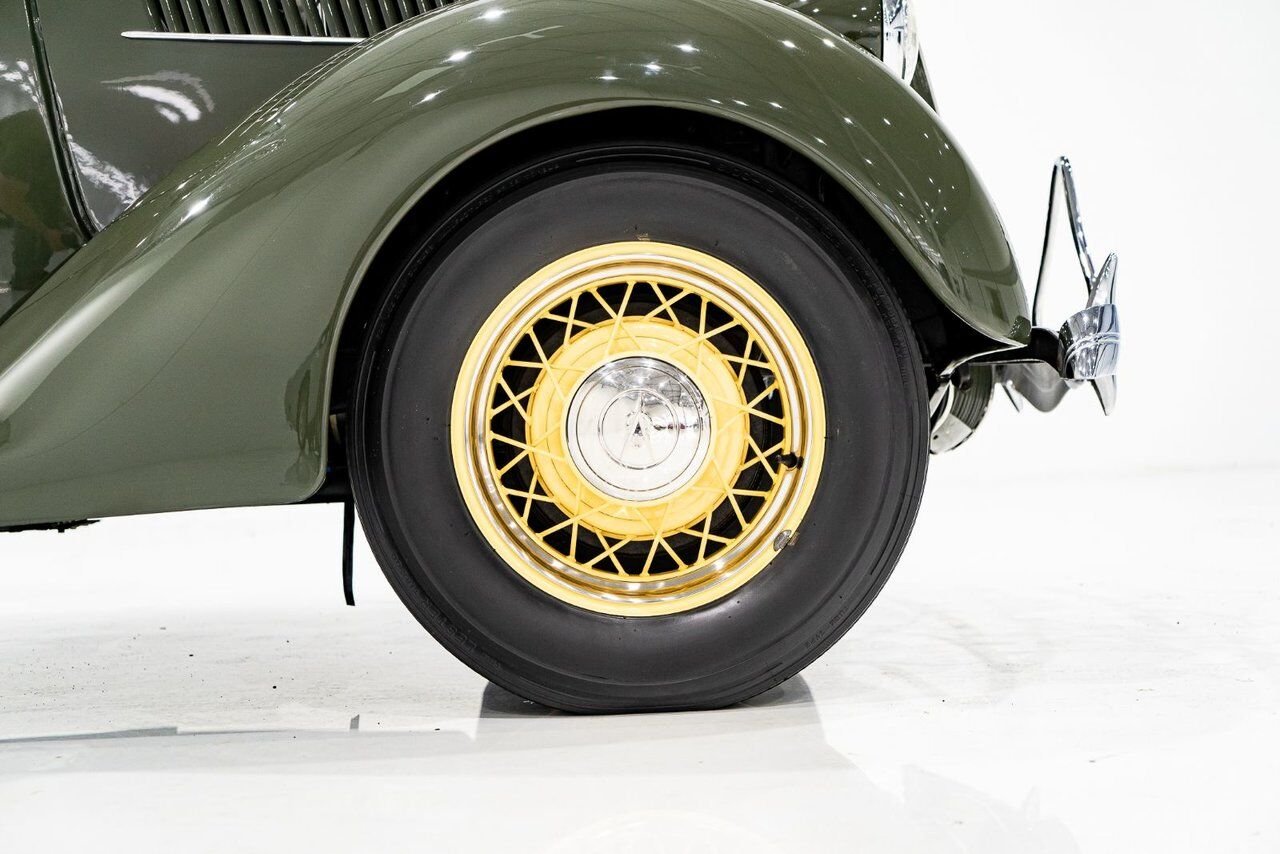 Ford Model 48 Phaeton PRIX EN USD | Beautifully presented in original condition 1936 Vert Montréal - photo #51