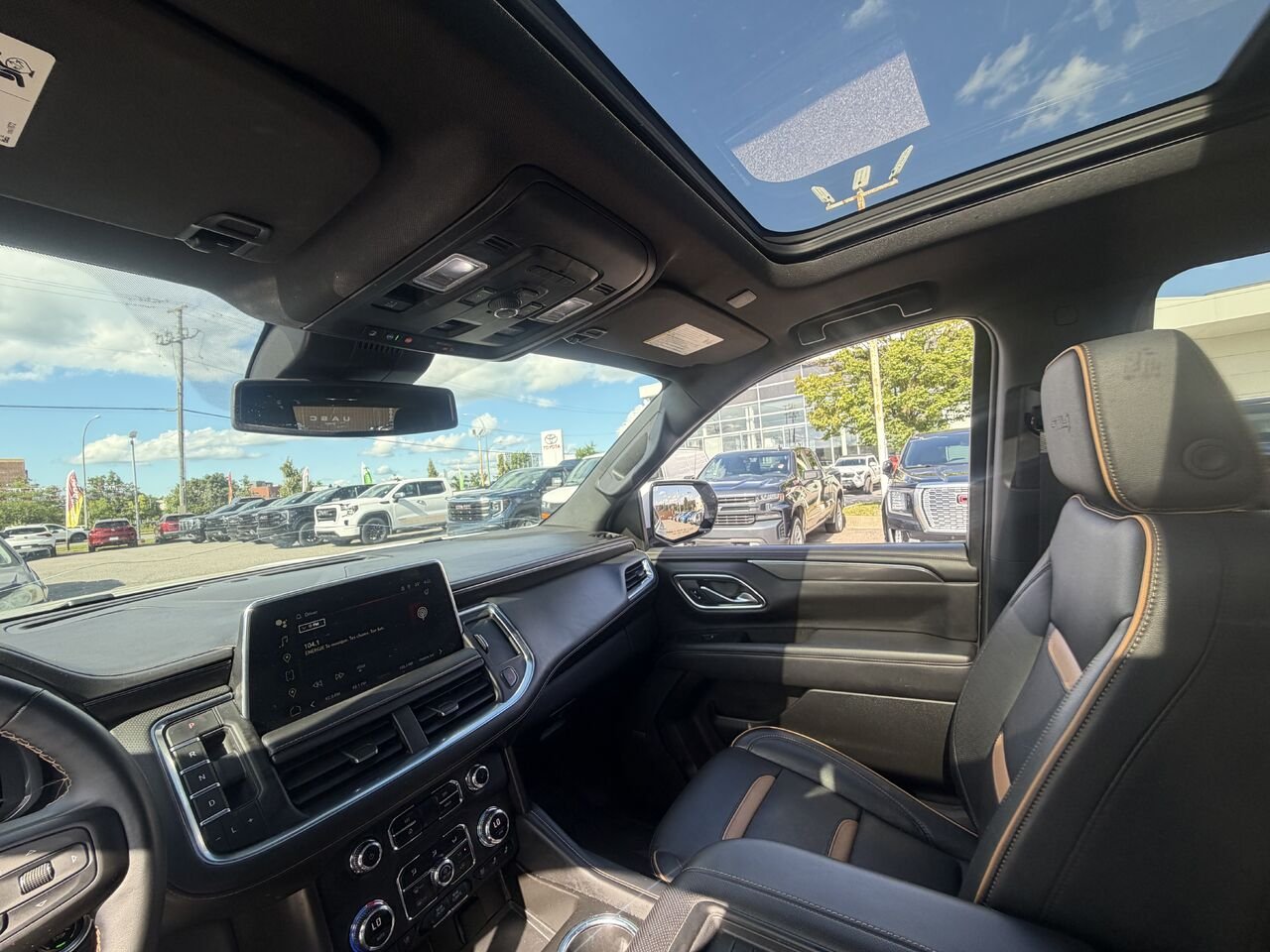 2023 GMC YUKON AT4 AT4 4 portes 4RM White Gatineau - photo #8