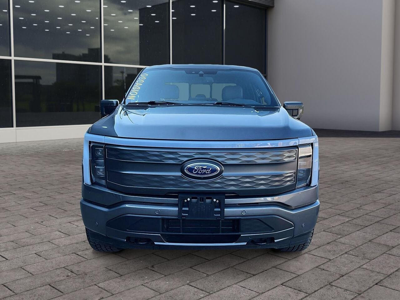2023 Ford F-150 Lightning LARIAT STANDARD RANGE Grey Québec - photo #1