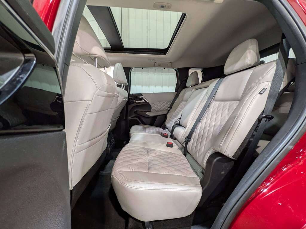 2023 Mitsubishi Outlander Plug-In Hybrid GT S-AWC Red Val-David - photo #11
