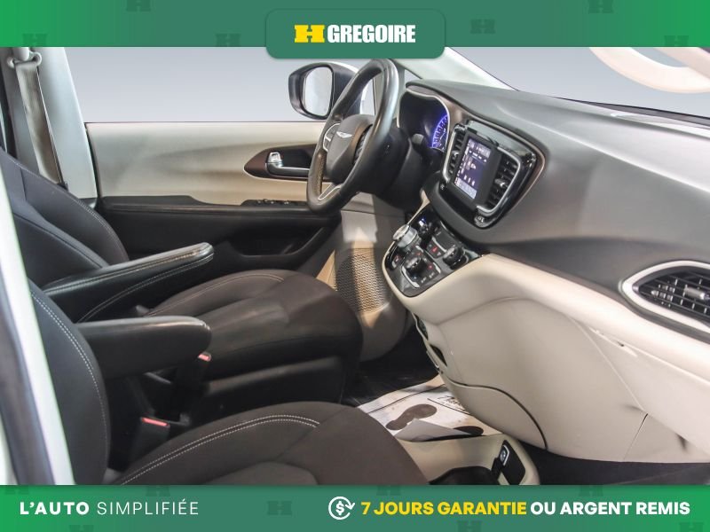 Chrysler Grand Caravan 2023 Blanc Laval - photo #22