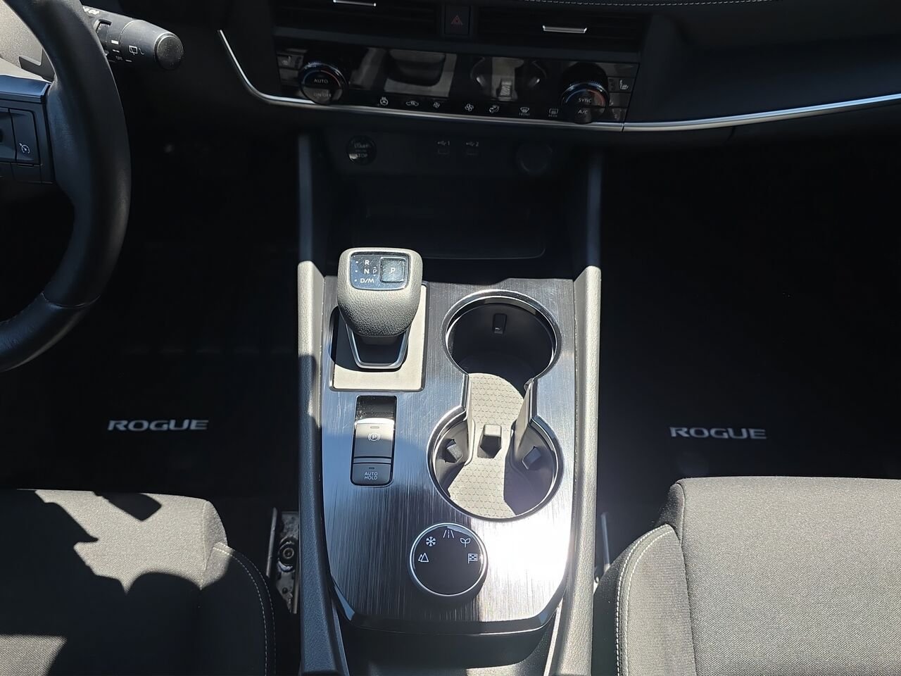 Nissan Rogue S TI AWD, Cruise control, Sièges chauffant, écran tactile 2024 Noir Val-David - photo #10