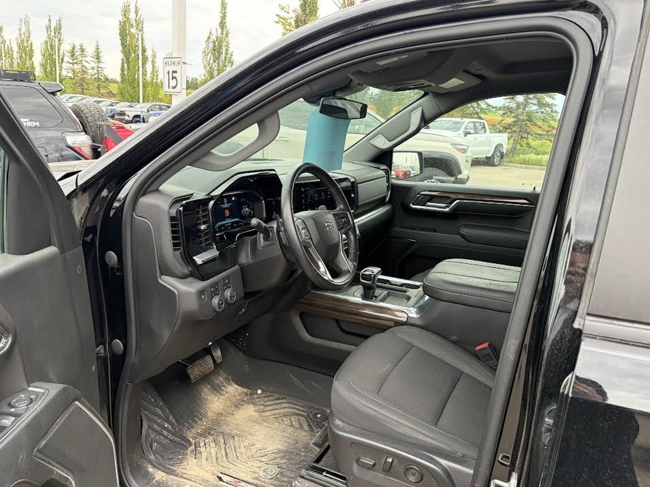 2023 Chevrolet Silverado 1500 4WD Crew Cab 147 RST Black Sherwood Park - photo #6