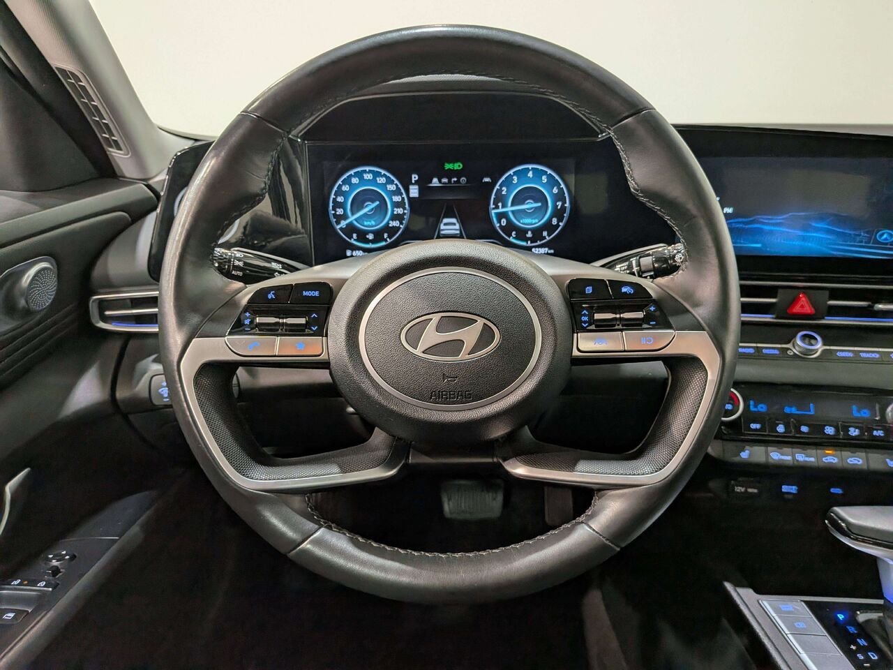 2025 Hyundai Elantra Preferred IVT w/Tech Pkg White Val-David - photo #12