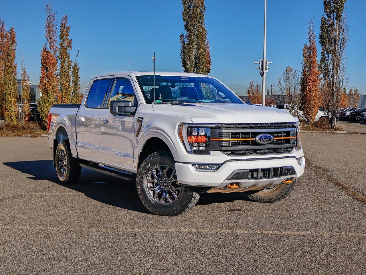 2022 Ford F-150 LARIAT 4WD SuperCrew 5.5' Box White Sherwood Park - photo #1