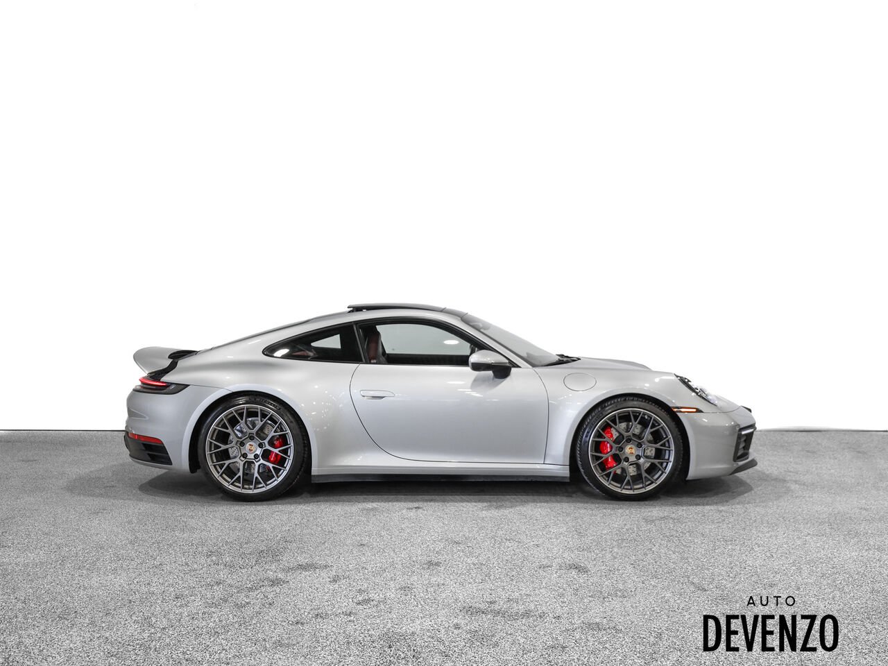 2020 Porsche 911 Silver Saint-Eustache - photo #2
