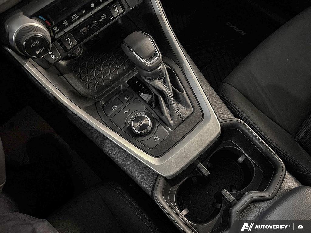 2022 Toyota RAV4 2602099A | Hybrid SE, well maintained, local trade Black Edmonton - photo #17