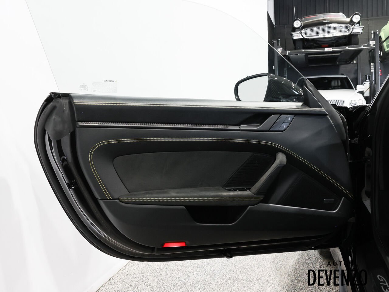 2024 Porsche 911 Black Saint-Eustache - photo #9