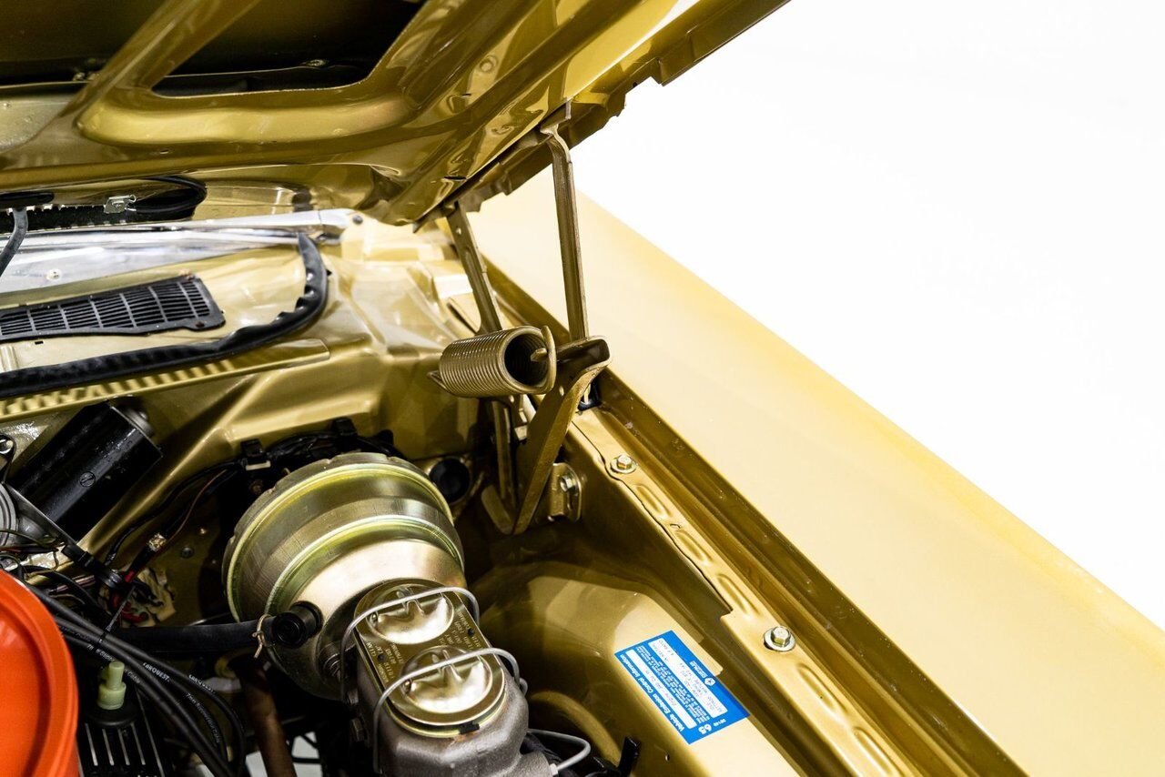 1971 Dodge Challenger *PRIX EN USD* Convertible Fully restored to desirable specifications Gold Montreal - photo #67