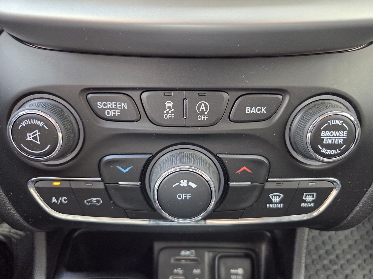 2018 JEEP CHEROKEE TRAILHAWK Silver Mont-Laurier - photo #18