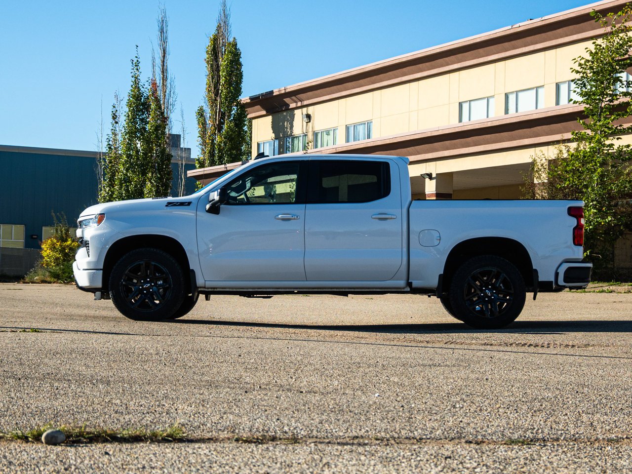 2025 Chevrolet Silverado 1500 4WD Crew Cab 147 RST White Sherwood Park - photo #10