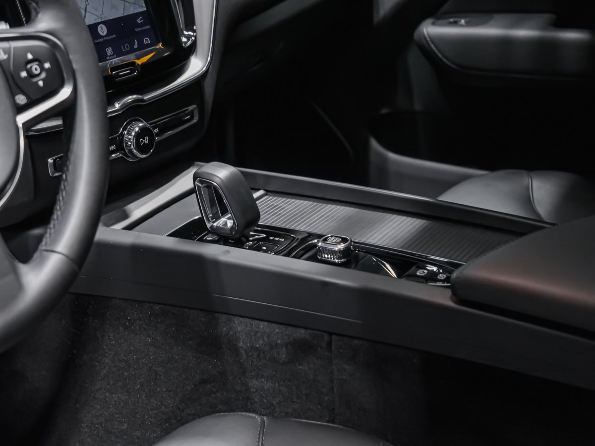 Volvo XC60 B5 CORE DARK 2024 Blanc Montréal - photo #6