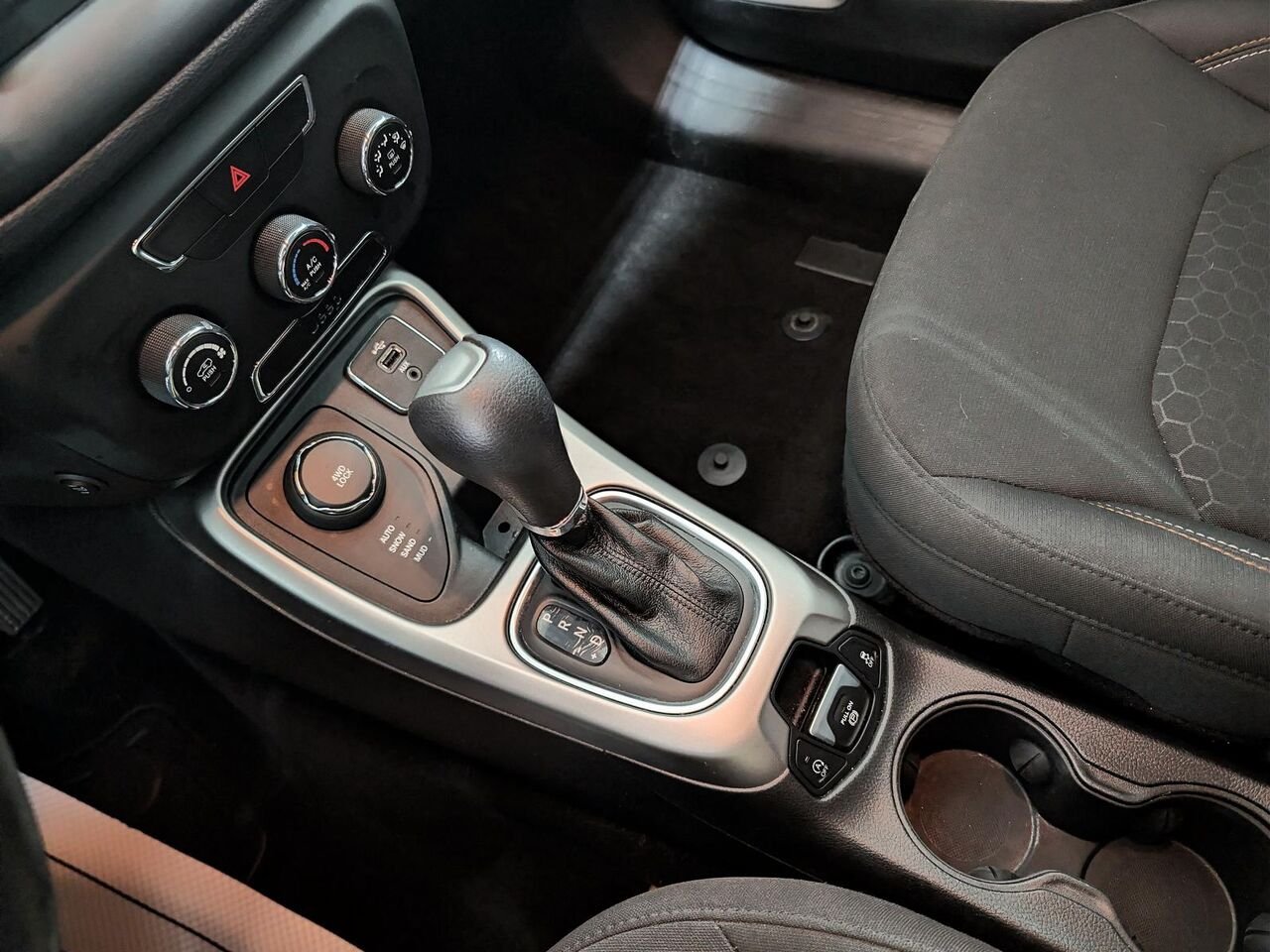 JEEP COMPASS SPORT 2018 Gris Saint-Hyacinthe - photo #17