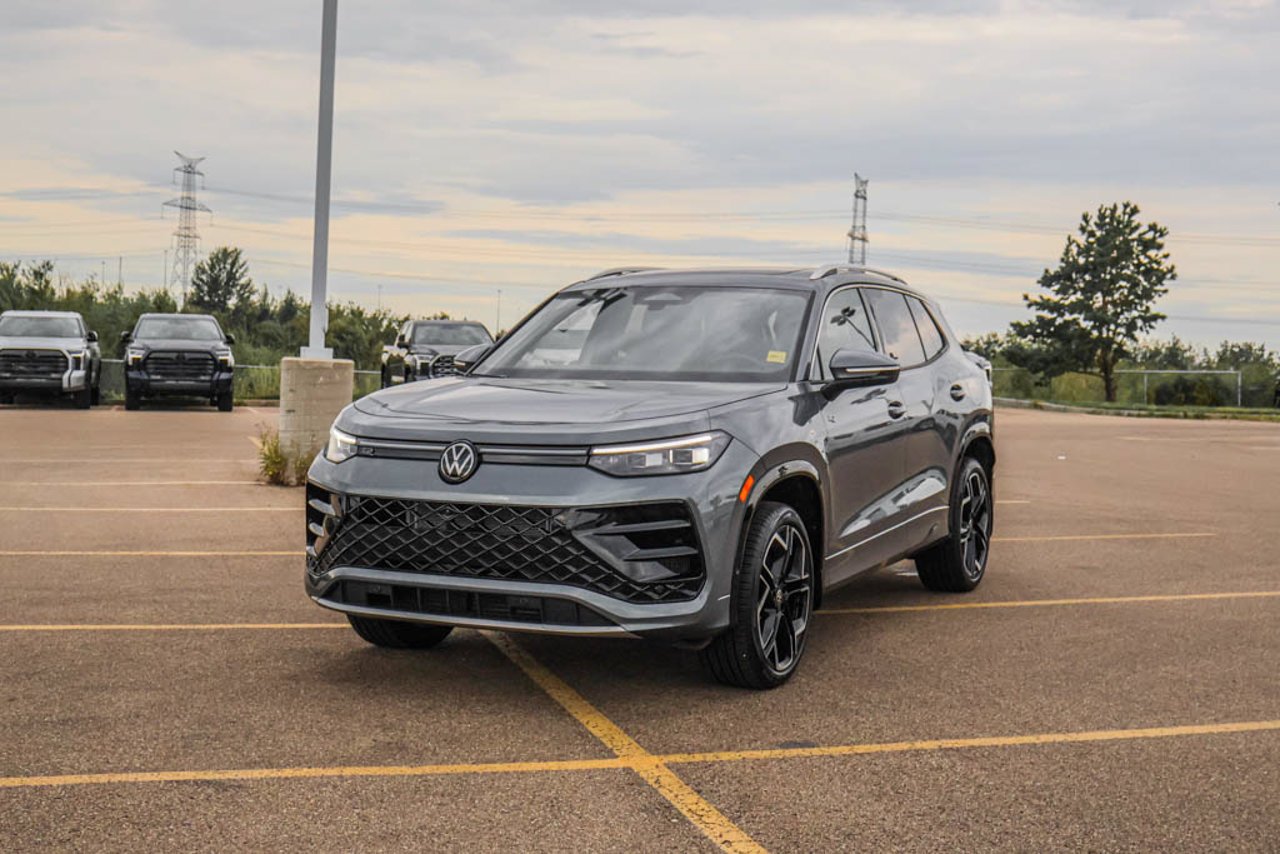 2026 Volkswagen Tiguan Highline Turbo R-Line 4MOTION Grey Sherwood Park - photo #3