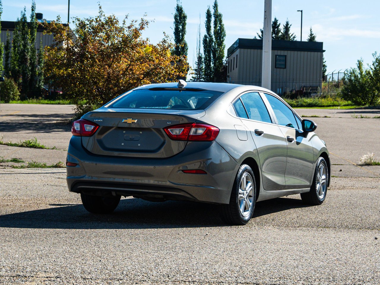 2017 Chevrolet Cruze 4dr Sdn 1.4L LT w/1SD gray Sherwood Park - photo #13