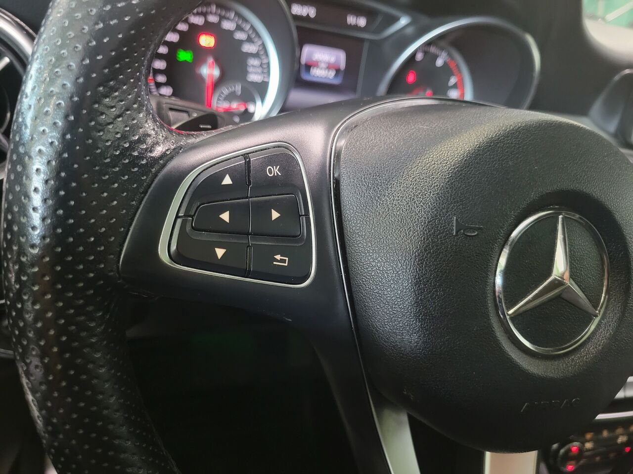 2019 Mercedes-Benz GLA White  - photo #20