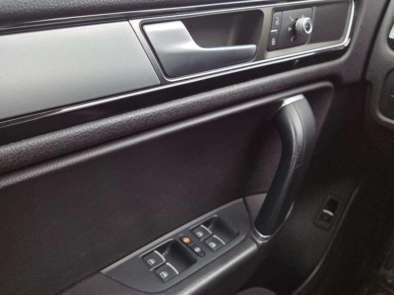 2015 Volkswagen Touareg V6 Grey Granby - photo #17