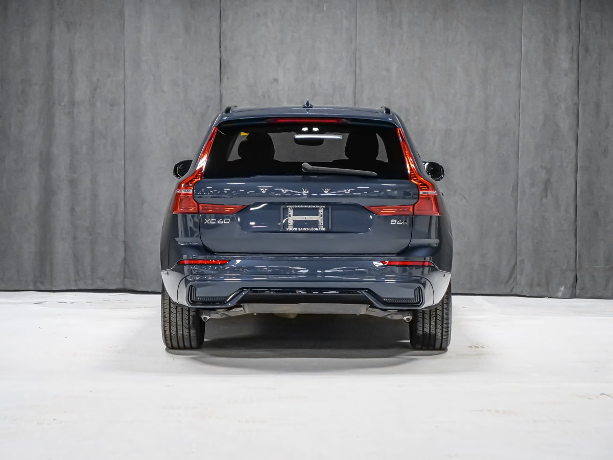 Volvo XC60 B6 PLUS DARK 2023 Bleu Montréal - photo #4
