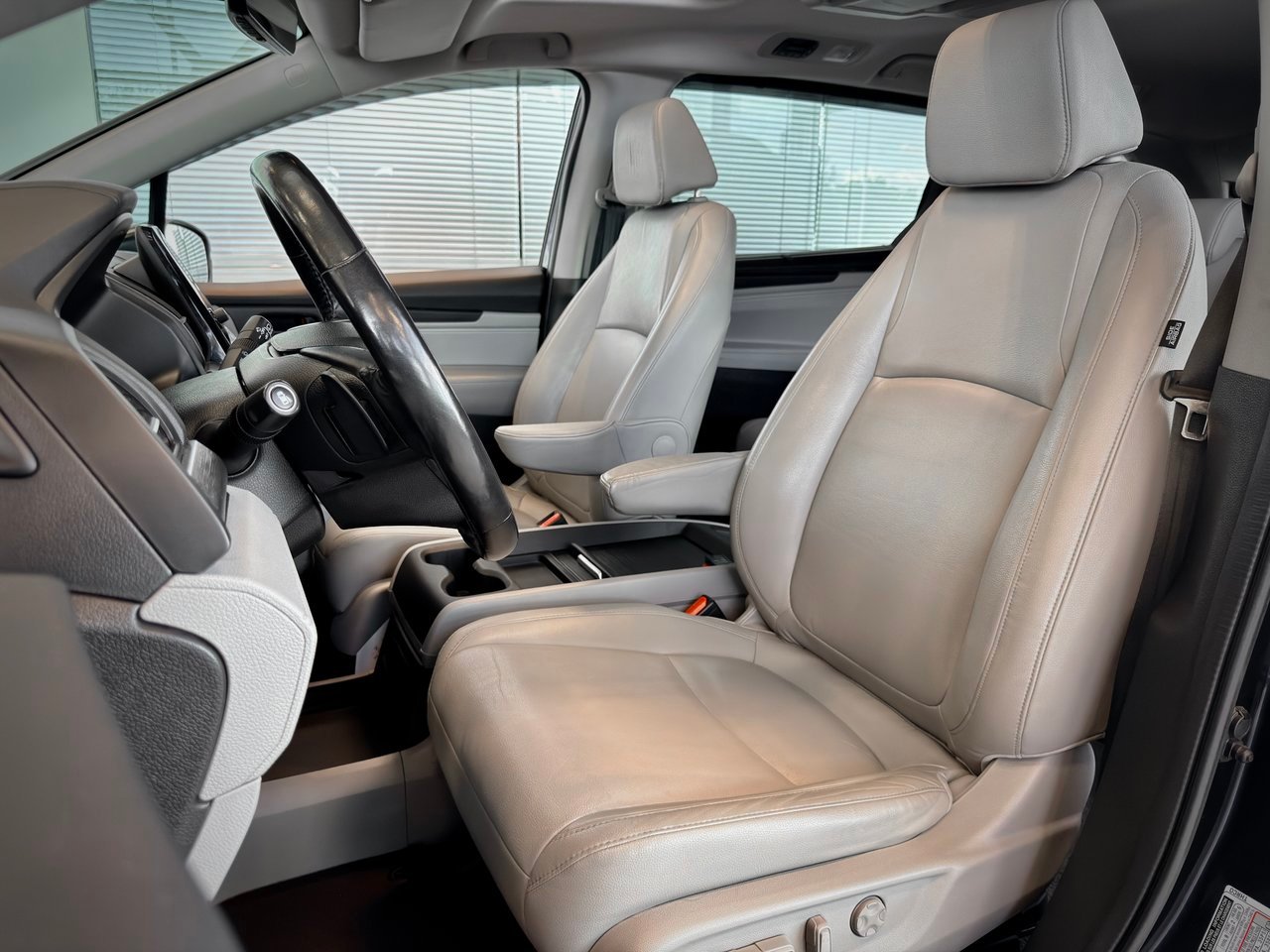 2018 Honda Odyssey Blue Notre-Dame-des-Prairies - photo #14