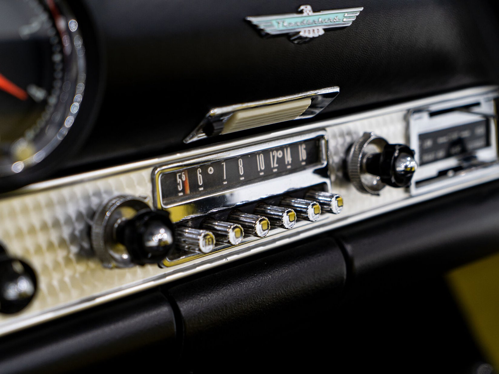 Ford Thunderbird **PRICE IN USD** Fully restored 1955 Montréal - photo #76