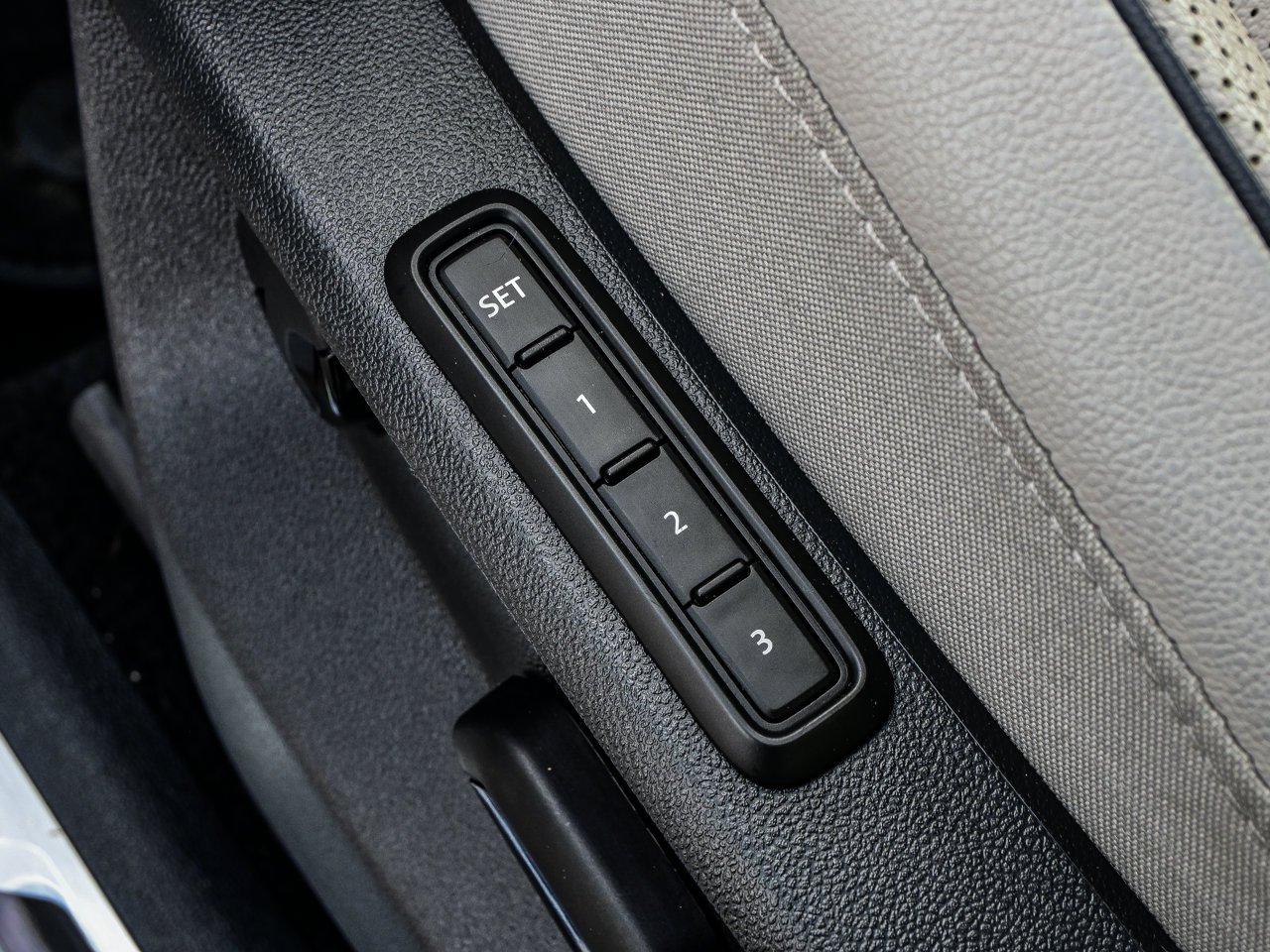 2024 Volkswagen Tiguan Highline R-Line 4MOTION White Sherwood Park - photo #19