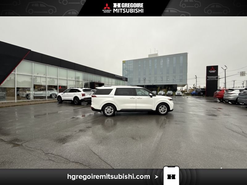 2023 Kia Carnival White Laval - photo #11