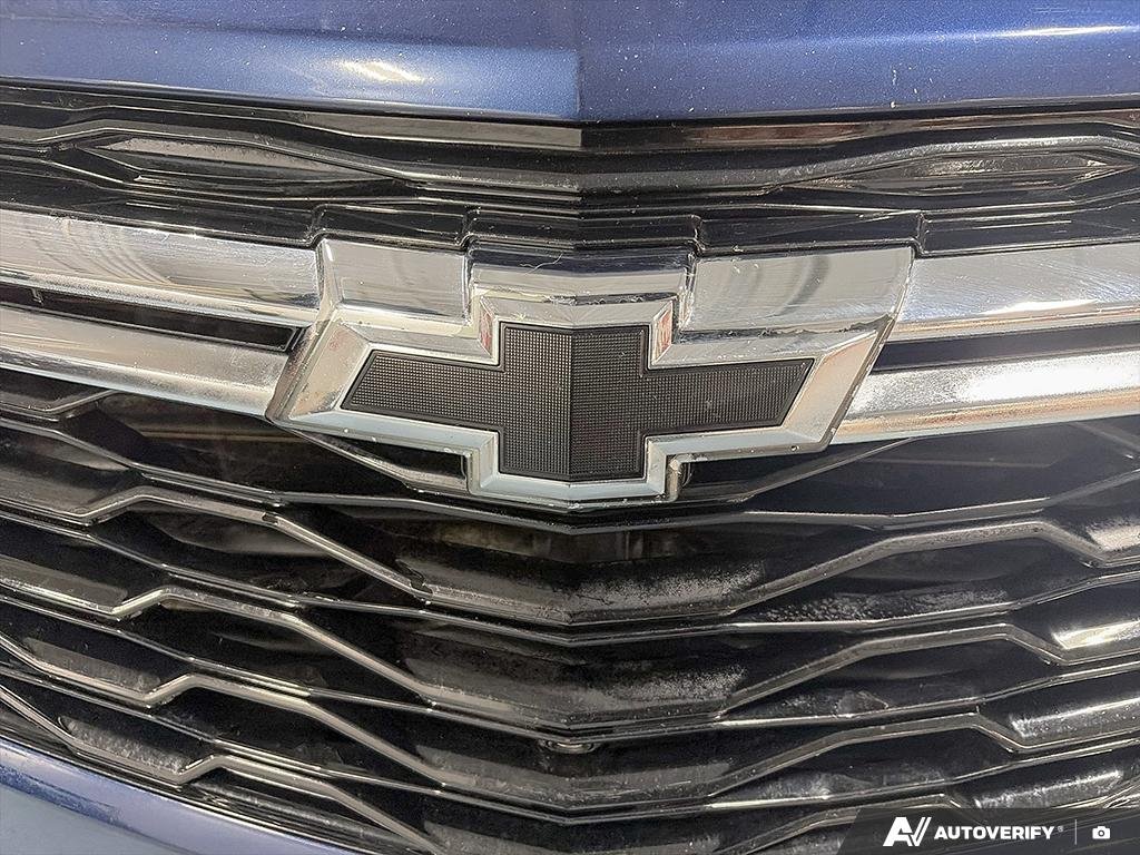 2022 Chevrolet Equinox 2602296A | RS, fully reconditioned, new brakes, priced to sell quickly Blue Edmonton - photo #8