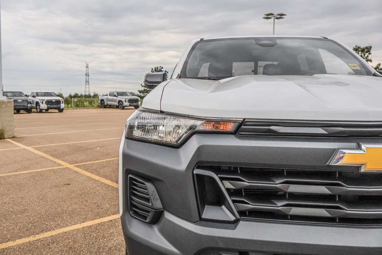 2024 Chevrolet Colorado 4WD Crew Cab WT White Sherwood Park - photo #10