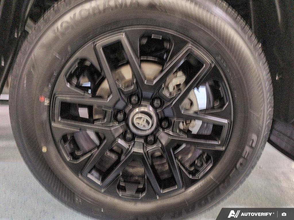 2025 Toyota Tundra S2501294 | 4x4 Crewmax Limited Hybrid White Edmonton - photo #5