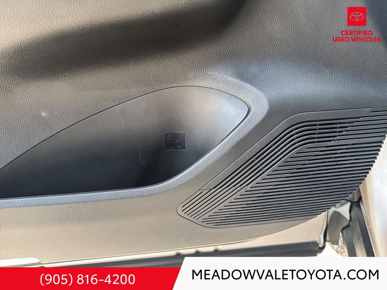 2021 Toyota Venza Hybird, New Tires , New Brakes in the front and back. Comes with Winter Tires and steel rims too! Grey Mississauga - photo #11